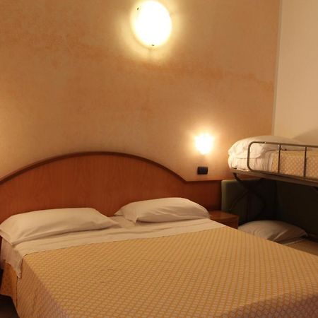 Hotel Adele ベラーリア・イジェア・マリーナ エクステリア 写真