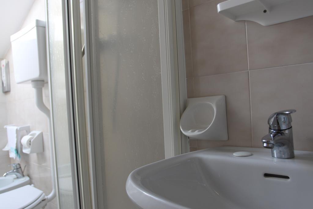 Hotel Adele ベラーリア・イジェア・マリーナ 部屋 写真