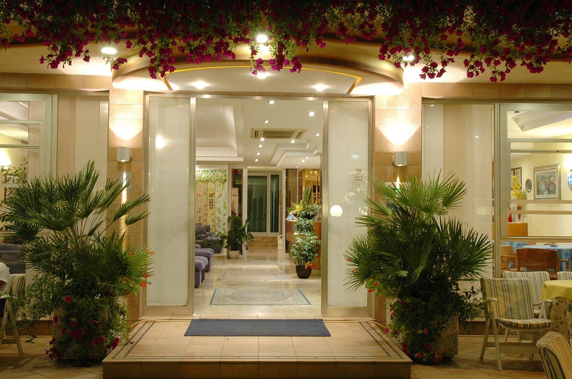 Hotel Adele ベラーリア・イジェア・マリーナ エクステリア 写真
