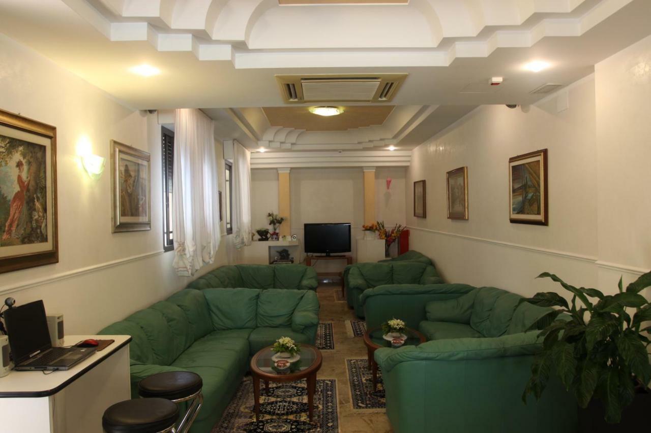 Hotel Adele ベラーリア・イジェア・マリーナ エクステリア 写真